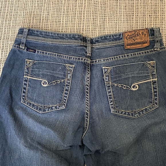Cowgirl Up Don’t Fence Me In Jeans w/embroidered back pockets Size 12/32 - Picture 5 of 7